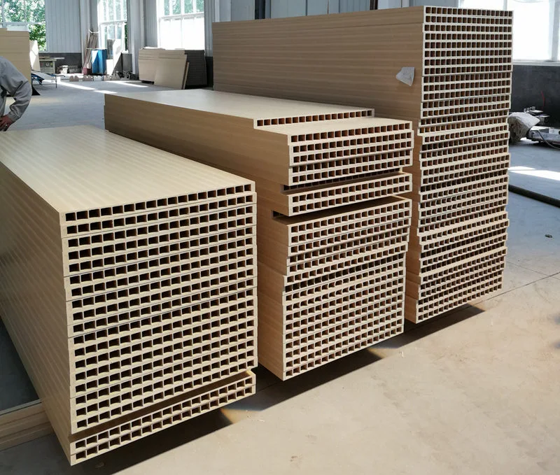 ​Jaké plastové materiály jsou vhodné pro výrobu WPC dveří?