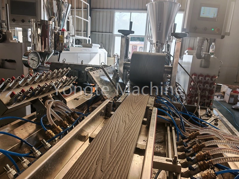 Stroj přeměňte plastový odpad na profil WPC