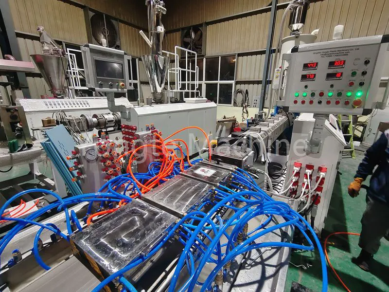 Linka na vytlačování plastového řeziva