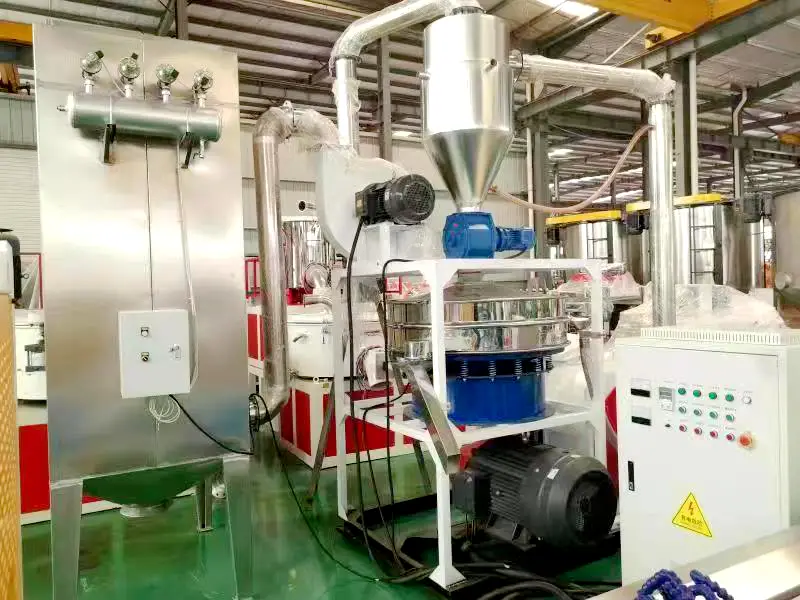 Stroj na drcení a broušení PVC