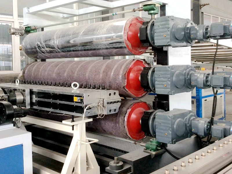 Stroj na výrobu PVC desek