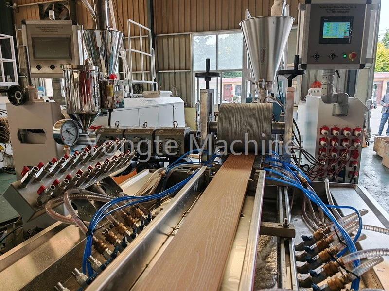 Stroj na recyklaci odpadu WPC